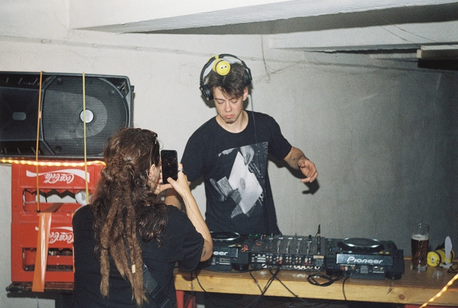 39 SOS x DUNGEON, Cofe de la Ostrava, Dexxx